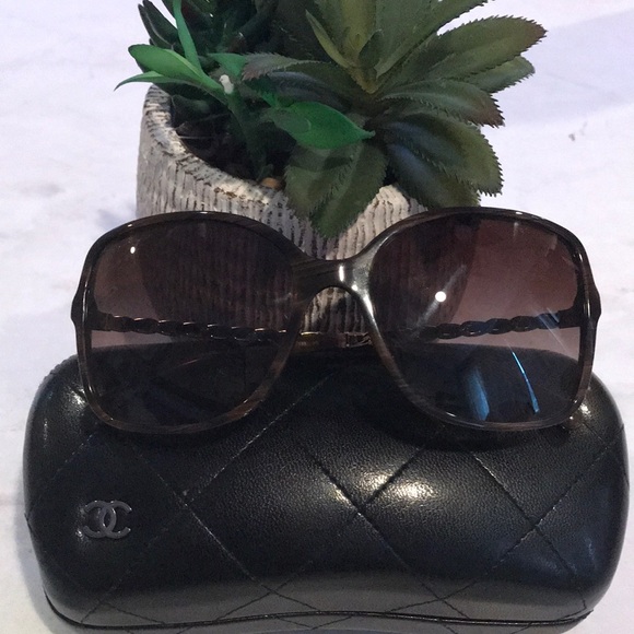 Chanel sunglasses like new! - Picture 7 of 8